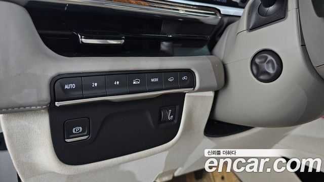 Cadillac Escalade (V) 6.2 Sports Platinum 2023 — фото 29