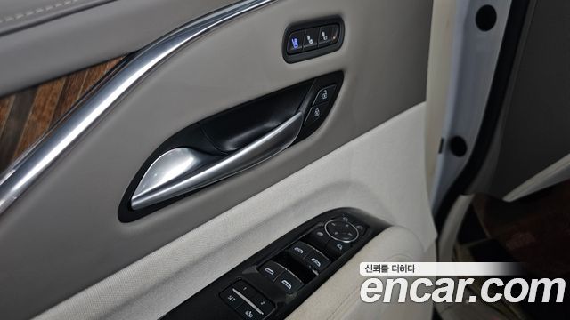Cadillac Escalade (V) 6.2 Sports Platinum 2023 — фото 39