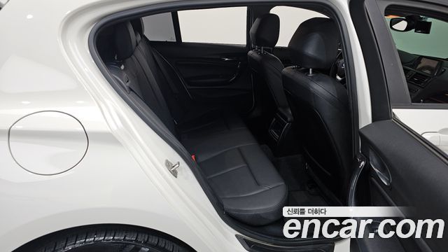 BMW 1 Series (F20) 118d Sport 5Door 2015 — фото 11