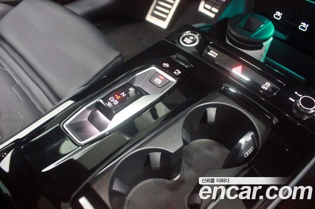 Audi A6 e-tron Performance S line 2025 — фото 9