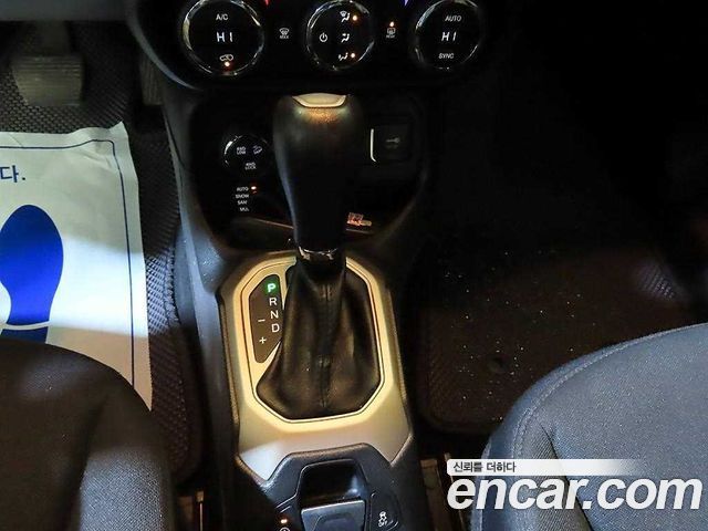Jeep Renegade 2.0 Diesel Longitude AWD 2016 — фото 16