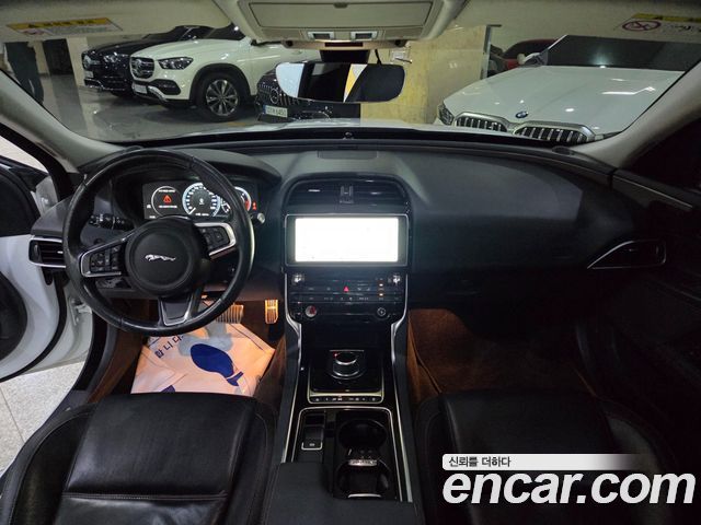 Jaguar XE 20d Perstige AWD 2019 — фото 8