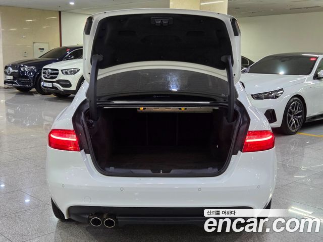 Jaguar XE 20d Perstige AWD 2019 — фото 23