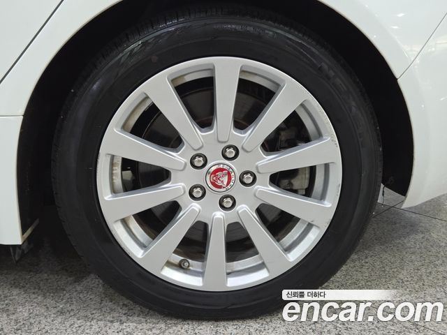 Jaguar XE 20d Perstige AWD 2019 — фото 24