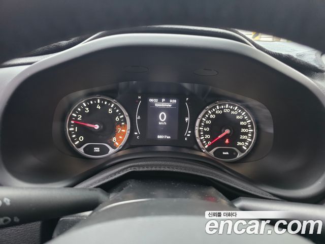 Jeep Renegade 2.4 Longitude High 2018 — фото 8