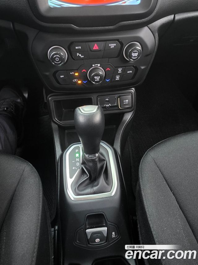 Jeep Renegade 2.4 Longitude High 2018 — фото 9