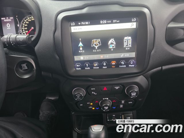 Jeep Renegade 2.4 Longitude High 2018 — фото 11