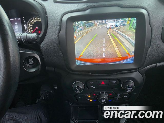 Jeep Renegade 2.4 Longitude High 2018 — фото 13
