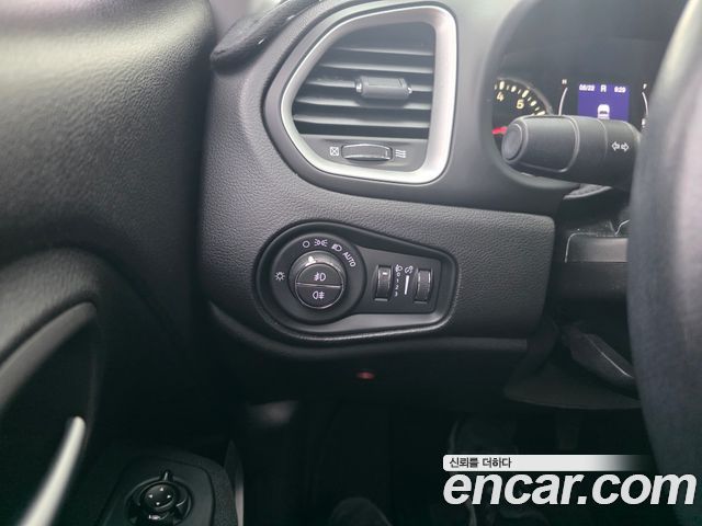 Jeep Renegade 2.4 Longitude High 2018 — фото 17