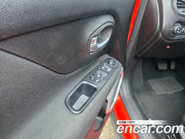 Jeep Renegade 2.4 Longitude High 2018 — фото 18