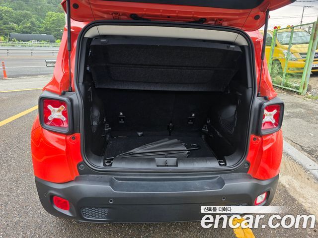 Jeep Renegade 2.4 Longitude High 2018 — фото 19