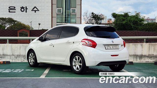 Peugeot 208 1.4 e-HDi Allure 5Door 2014 — фото 2