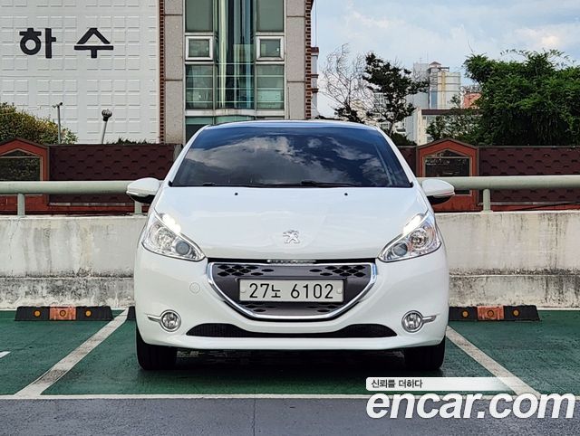 Peugeot 208 1.4 e-HDi Allure 5Door 2014 — фото 3