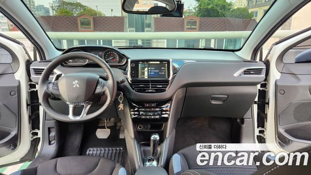 Peugeot 208 1.4 e-HDi Allure 5Door 2014 — фото 7