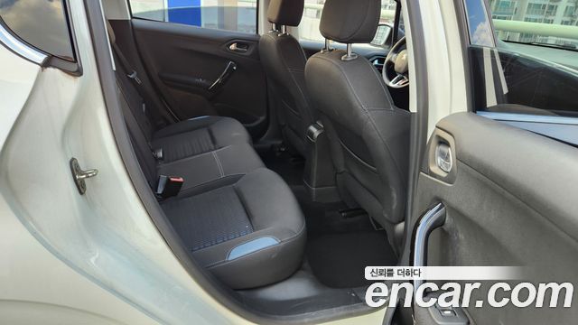 Peugeot 208 1.4 e-HDi Allure 5Door 2014 — фото 15