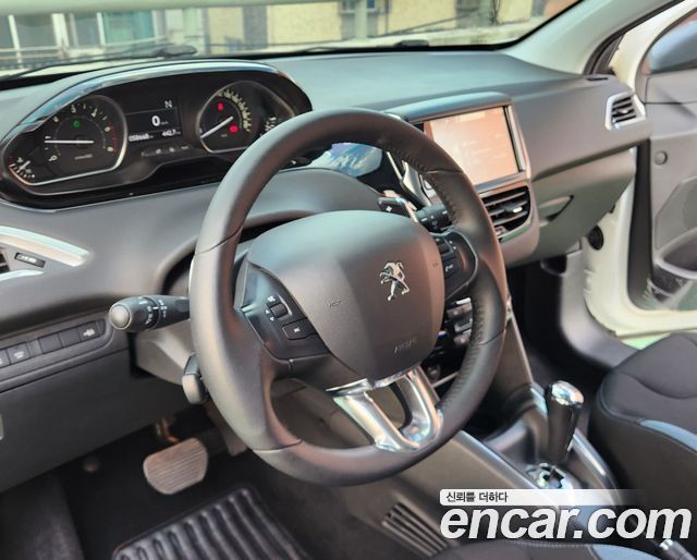 Peugeot 208 1.4 e-HDi Allure 5Door 2014 — фото 18