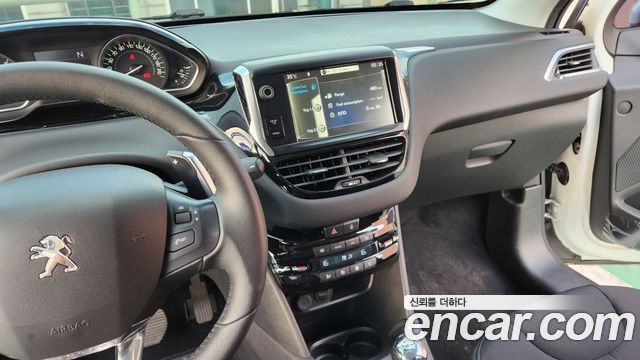 Peugeot 208 1.4 e-HDi Allure 5Door 2014 — фото 19