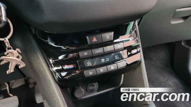 Peugeot 208 1.4 e-HDi Allure 5Door 2014 — фото 20