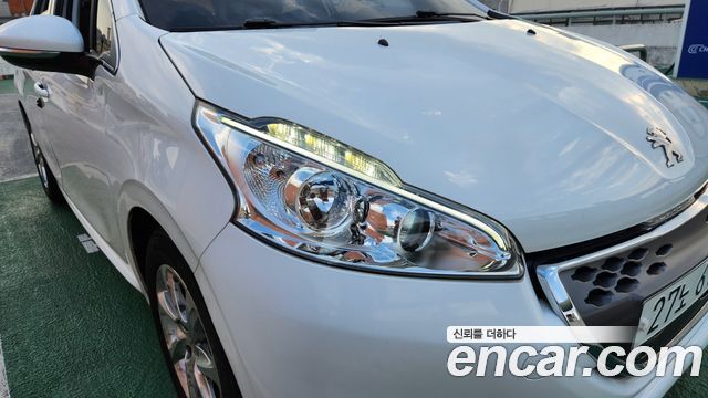 Peugeot 208 1.4 e-HDi Allure 5Door 2014 — фото 22