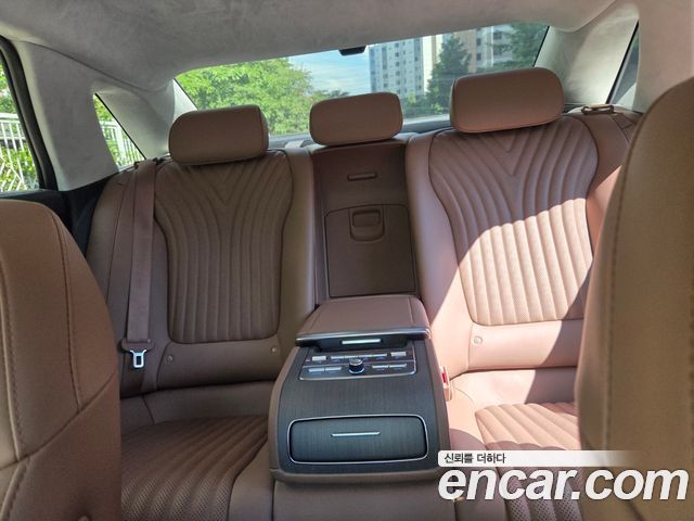 Hyundai Grandeur (GN7) 2,5 Gasoline 2WD Calligraphy 2025 — фото 20