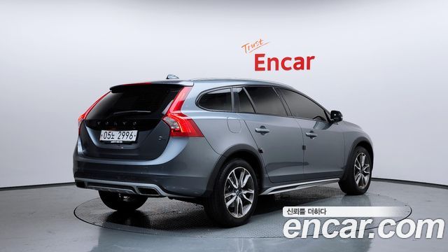 Volvo V60 Cross Country D4 2018 — фото 2