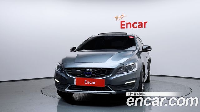 Volvo V60 Cross Country D4 2018 — фото 3
