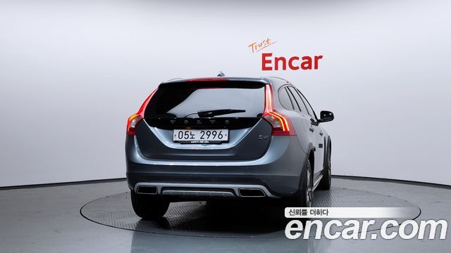 Volvo V60 Cross Country D4 2018 — фото 4