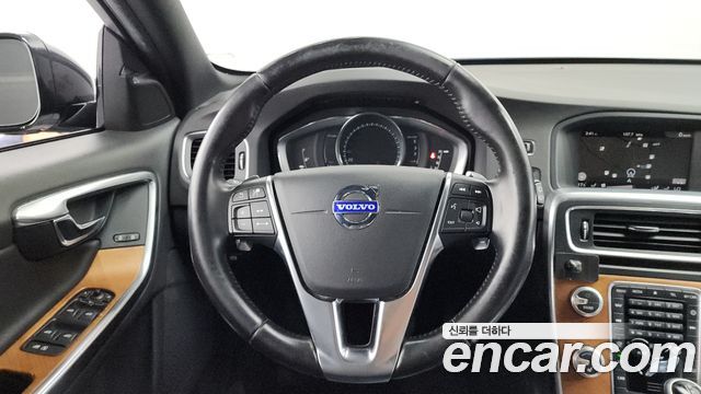 Volvo V60 Cross Country D4 2018 — фото 13