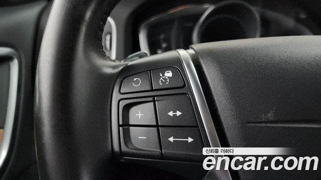 Volvo V60 Cross Country D4 2018 — фото 16