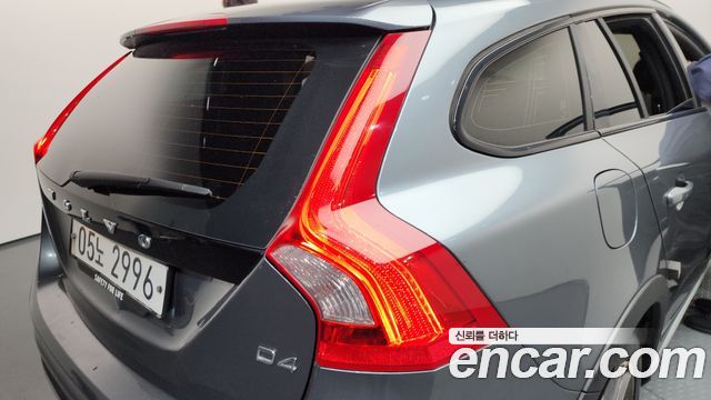 Volvo V60 Cross Country D4 2018 — фото 23