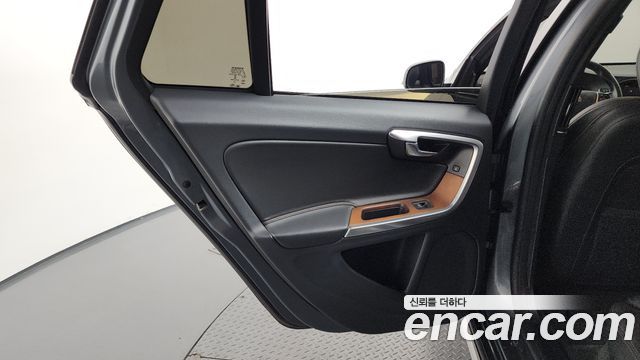 Volvo V60 Cross Country D4 2018 — фото 25
