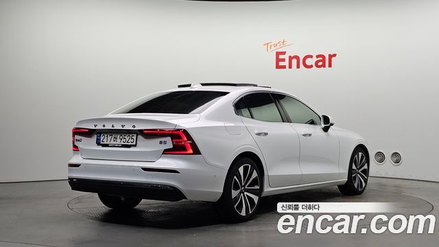 Volvo S60 (III) B5 Ultimate Bright 2024 — фото 2