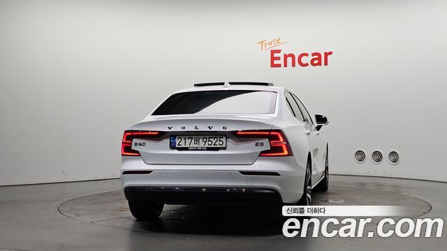 Volvo S60 (III) B5 Ultimate Bright 2024 — фото 4