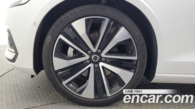 Volvo S60 (III) B5 Ultimate Bright 2024 — фото 5