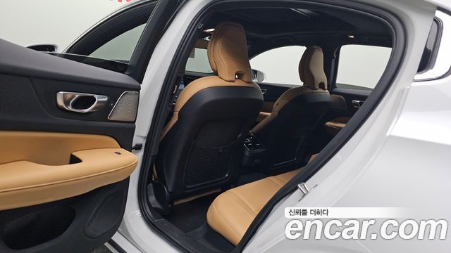 Volvo S60 (III) B5 Ultimate Bright 2024 — фото 11