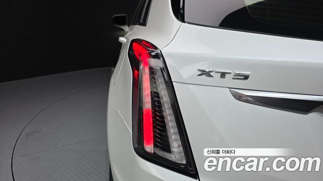 Cadillac XT5 3.6 Sport AWD 2022 — фото 23
