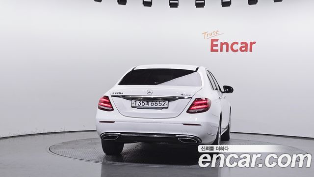 Mercedes-Benz E-Class (W213) E220d 4MATIC Exclusive 2019 — фото 4