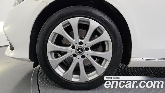 Mercedes-Benz E-Class (W213) E220d 4MATIC Exclusive 2019 — фото 5