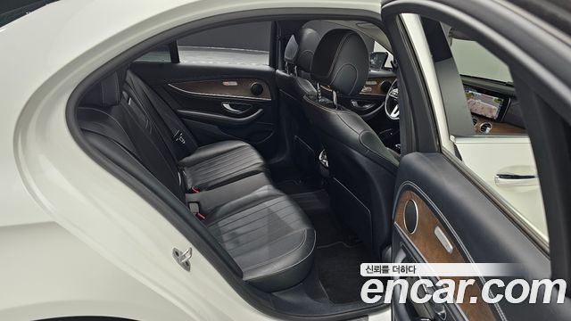 Mercedes-Benz E-Class (W213) E220d 4MATIC Exclusive 2019 — фото 11