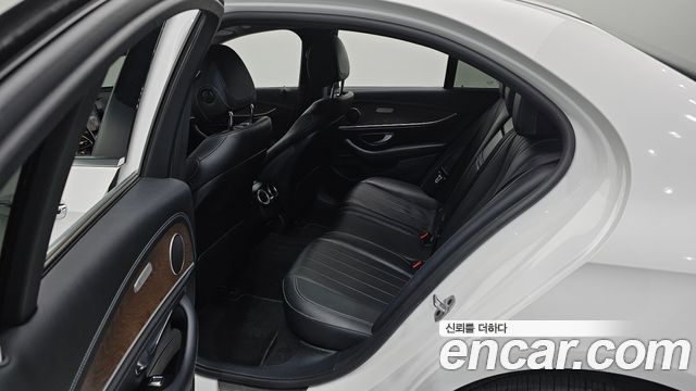 Mercedes-Benz E-Class (W213) E220d 4MATIC Exclusive 2019 — фото 12