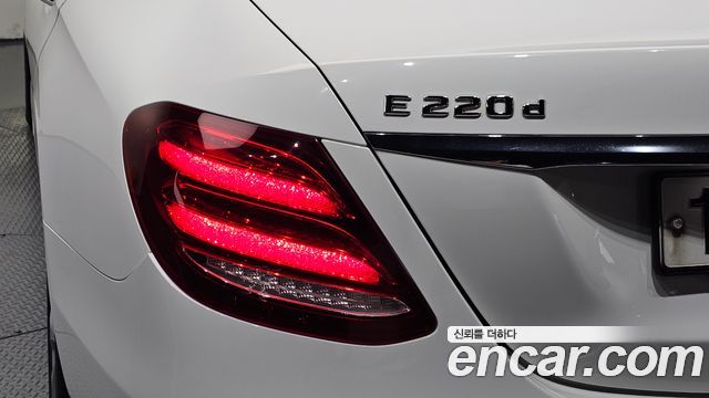 Mercedes-Benz E-Class (W213) E220d 4MATIC Exclusive 2019 — фото 23