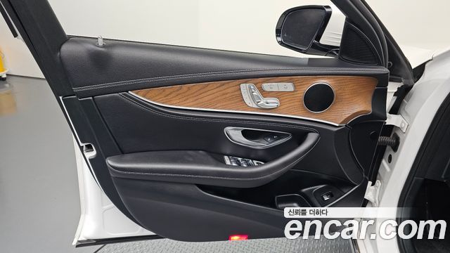 Mercedes-Benz E-Class (W213) E220d 4MATIC Exclusive 2019 — фото 24
