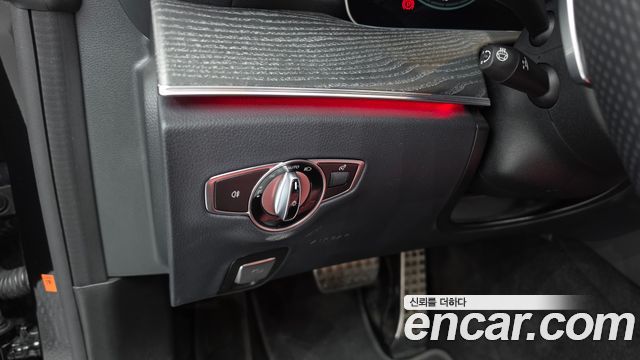 Mercedes-Benz E-Class (W213) E450 4MATIC Cabriolet 2021 — фото 27