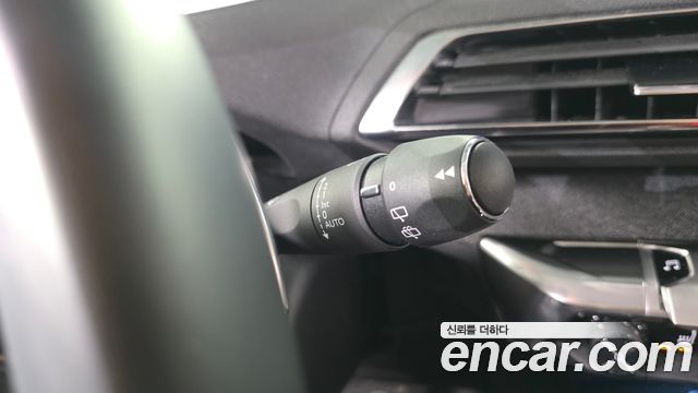 Peugeot 5008 (II) 1.2 Pure Tech Allure 2022 — фото 18