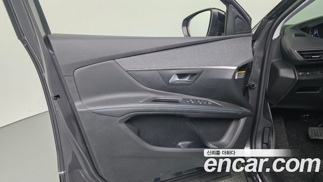 Peugeot 5008 (II) 1.2 Pure Tech Allure 2022 — фото 30