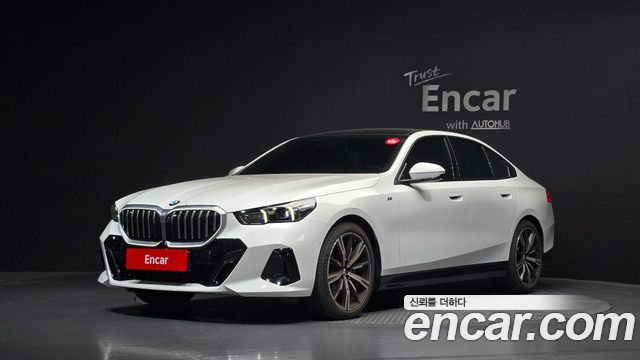 BMW 5 Series (G60) 530i xDrive M Sport 2025 — фото 1