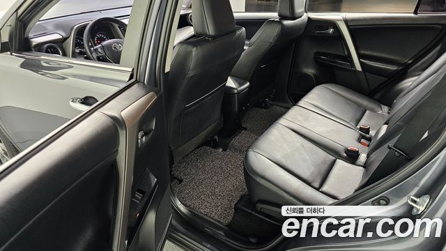 Toyota RAV4 2.5 2WD 4th 2017 — фото 11