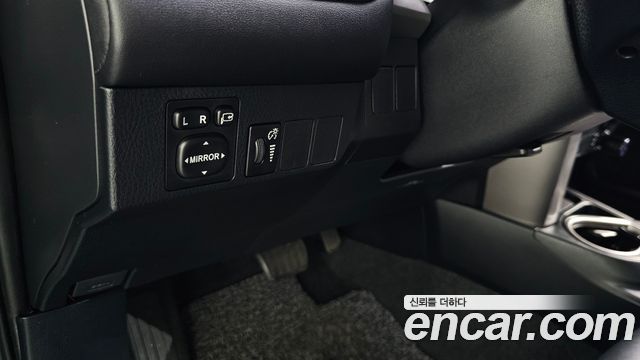 Toyota RAV4 2.5 2WD 4th 2017 — фото 19