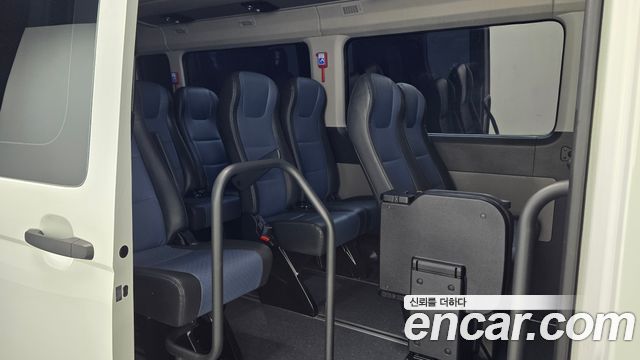 Hyundai Solati 15-seater standard 2025 — фото 12