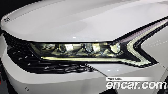 Kia K5 (III) 2.0 Noblesse 2023 — фото 28